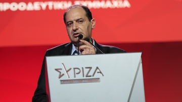 Χρήστος Σπίρτζης κατά Στέφανου Κασσελάκη: Η αριστερά δεν ζει στα ποδόλουτρα των Σπετσών