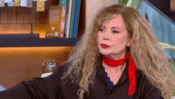 Ελένη Δήμου: Έχω πει στον γιο μου ότι η Ελλάδα είναι μόνο για διακοπές