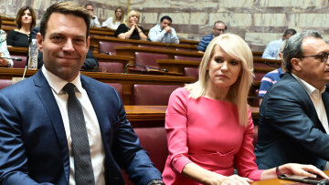 ΣΥΡΙΖΑ: Θα παραιτηθώ όταν ανακοινωθεί το κόμμα Κασσελάκη, είπε η Τζάκρη - Πλησιάζει η ώρα μηδέν ως αξιωματική αντιπολίτευση