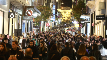 Black Friday: Ουρές στα μαγαζιά, γεμάτη κόσμο η Ερμού – Δείτε φωτογραφίες