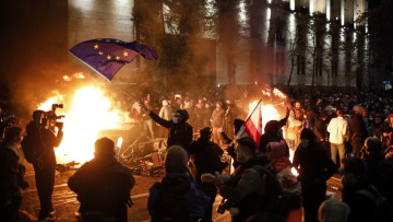 Γεωργία: Επεισόδια σε διαδήλωση υπέρ της ένταξης στην ΕΕ -  Δακρυγόνα και πλαστικές σφαίρες από την αστυνομία