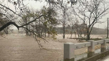 Κακοκαιρία Bora: Ως τη Δευτέρα οι βροχές και οι καταιγίδες – Τι αναφέρει το δελτίο επικίνδυνων φαινομένων της ΕΜΥ