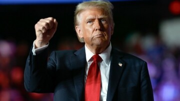 ΗΠΑ: Ο Τραμπ απειλεί τα κράτη-μέλη των BRICS με δασμούς 100% αν υπονομεύσουν το δολάριο