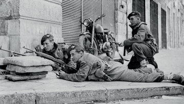 Δεκεμβριανά 1944: Ενα ματωμένο «γιατί» 80 χρόνων