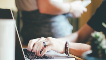 Παιδεραστία στο διαδίκτυο: Τα live στο TikTok και το προφίλ των δραστών