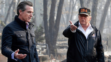 Ο Τραμπ κατηγορεί τον κυβερνήτη της Καλιφόρνιας για τις φωτιές: Περιόρισε το νερό για να προστατεύσει ένα άχρηστο ψάρι