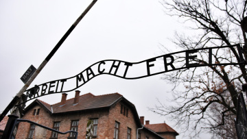 Μπλόκο στις ομιλίες πολιτικών για την 80η επέτειο απελευθέρωσης του στρατοπέδου συγκέντρωσης του Άουσβιτς