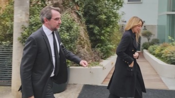 Η Χρυσή Βαρδινογιάννη συνόδευσε τον Νικόλαο στο τρισάγιο για τον τέως βασιλιά Κωνσταντίνο