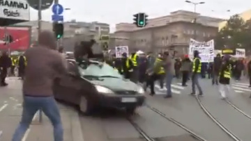 Σερβία: Φοιτήτρια παρασύρθηκε από όχημα, κατά τη διάρκεια αντικυβερνητικής διαδήλωσης