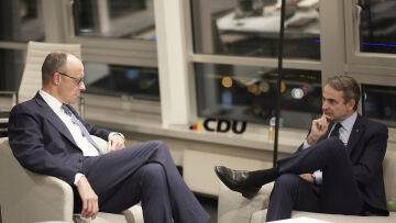 Συνάντηση Μητσοτάκη - Φρίντριχ Μερτς στο Βερολίνο: Επί τάπητος η χρηματοδότηση της ευρωπαϊκής άμυνας