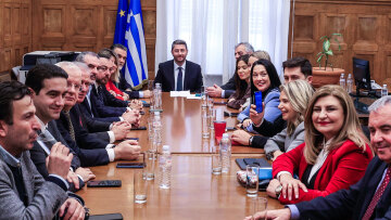 ΠΑΣΟΚ: Φουρτούνες για τη συνεργασία με ΣΥΡΙΖΑ-Νέα Αριστερά - Δεν έχει βάση να πάμε σε λαϊκό μέτωπο, λέει η Διαμαντοπούλου, θα πάμε στο 5% προειδοποιεί ο Νίκος Παπανδρέου