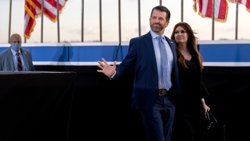 Κίμπερλι Γκίλφοϊλ: Έχει «κάθε πρόθεση» να παραμείνει στη ζωή του Ντόναλντ Τραμπ Τζούνιορ μετά τον χωρισμό τους