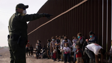 ΗΠΑ - CNN: Χιλιάδες επιπλέον στρατιώτες διατάχθηκαν να αναπτυχθούν στα σύνορα με το Μεξικό