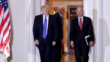 Ο Τραμπ  ονομάζει πρεσβευτή των ΗΠΑ στην ΕΕ πρώην επικεφαλής αλυσίδας φαστ-φουντ 