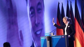 Μασκ σε συγκέντρωση του AfD: Να είστε υπερήφανοι που είστε Γερμανοί, προσπεράστε τις αμαρτίες των παππούδων σας