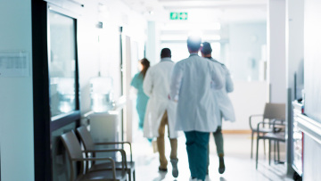 Σοκ από τον θάνατο του 20χρονου φοιτητή στην Πάτρα - Τι είναι ο μηνιγγιτιδόκοκκος που τον σκότωσε μέσα σε λίγες ώρες