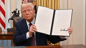 Το «magnum opus» του Τραμπ: Γκρεμίζει συθέμελα το αμερικανικό κράτος και το ξαναχτίζει όπως το έχει οραματιστεί