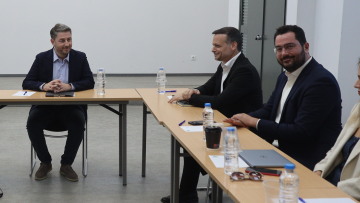 ΠΑΣΟΚ: Αιχμές Ανδρουλάκη για «λάθος διαρροές» από βουλευτές 