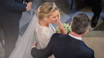 Οι απουσίες από τον γάμο Ντε Γκρες - Βαρδινογιάννη, η τιάρα της νύφης και η ανθοδέσμη με τα μιγκέ