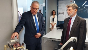 Θεοδωρικάκος: Επίσκεψη στο Ερευνητικό Κέντρο Αθηνά - «Στηρίζουμε την εφαρμοσμένη έρευνα που αυξάνει την παραγωγικότητα»