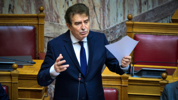 Χρυσοχοΐδης για τα επεισόδια στις διαδηλώσεις για τα Τέμπη: Εγκληματικό μέτωπο από χούλιγκανς και κουκουλοφόρους