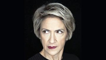 Καίτη Κωνσταντίνου, η ηθοποιός που έφερε νέο αέρα στην ελληνική κωμωδία - Η πορεία της ζωής της και η άφθαρτη Σωσώ