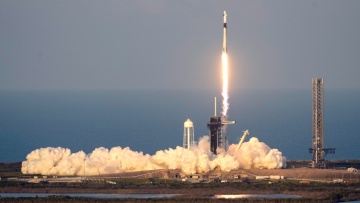 Βίντεο: Αναχώρησε η αποστολή της NASA για να φέρει πίσω τους δύο Aμερικανούς αστροναύτες που έχουν αποκλειστεί στον Διεθνή Διαστημικό Σταθμό