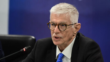 Παραιτήθηκε ο Δοξιάδης απο υφυπουργός Ανάπτυξης μετά από καταγγελίες της αντιπολίτευσης - Τι απαντά ο ίδιος