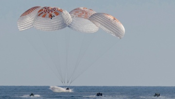 Προσθαλασσώθηκε η κάψουλα με τους αστροναύτες που έμειναν για 9 μήνες στον Διεθνή Διαστημικό Σταθμό - Δείτε βίντεο