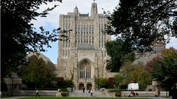 Τρεις καθηγητές του Γέιλ εγκαταλείπουν τις ΗΠΑ λόγω Τραμπ: Στη χώρα εγκαθίσταται ο «φασισμός» 