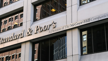 S&P Global Ratings: Αμετάβλητη αξιολόγηση για την Ελλάδα στο «BBB» με σταθερό outlook
