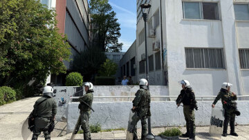 Αστυνομικές δυνάμεις ερευνούν αν σημειώθηκε ανακατάληψη στον χώρο που εκκένωσαν το πρωί στο ΑΠΘ