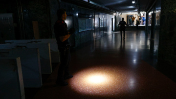 Μπλακάουτ στην Ιβηρική: Παραμένουν τα προβλήματα στις μεταφορές - Επανέρχεται σταδιακά η ηλεκτροδότηση σε Ισπανία και Πορτογαλία