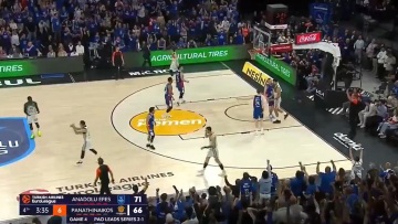 «Πέτα τον έξω!»: Έξαλλος ο Σλούκας με τον Γιούρτσεβεν, «υπέδειξε» στον Αταμάν να κάνει αλλαγή τον Τούρκο σέντερ - Δείτε βίντεο