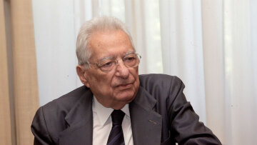 Πέθανε ο πρώην υπουργός Εξωτερικών Πέτρος Μολυβιάτης