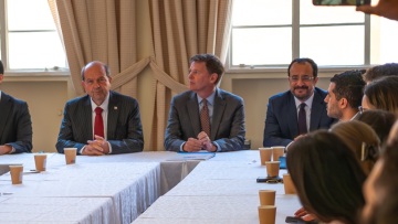 Χριστοδουλίδης μετά τη συνάντηση με Τατάρ: Το «γιαβάς-γιαβάς» δεν βοηθά στο Κυπριακό