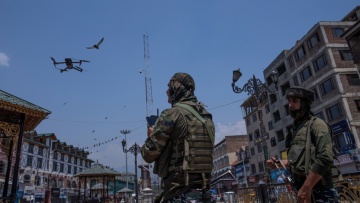 Κλιμακώνεται η ένταση στο Κασμίρ: Πακιστάν και Ινδία αλληλοκατηγορούνται για επιθέσεις με drones 