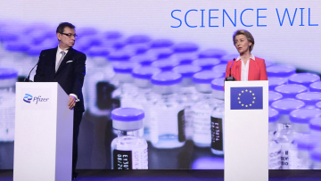 Politico: Το Pfizergate δοκιμάζει τη Φον ντερ Λάιεν - Το Δικαστήριο της ΕΕ αποφασίζει για τα «κρυφά» μηνύματα με τον Μπουρλά