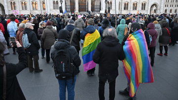 Η Ευρώπη «στριμώχνει» τον Όρμπαν για το Pride: Η απαγόρευση στη Βουδαπέστη φέρνει κυρώσεις, τι είναι η «πυρηνική επιλογή» του Άρθρου 7