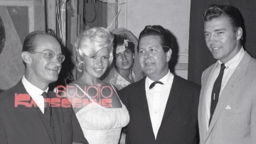 Ντίνος Ηλιόπουλος: Σαν σήμερα έφυγε από τη ζωή ο ηθοποιός - Η αδημοσίευτη φωτογραφία του