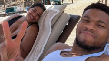 Γιάννης Αντετοκούνμπο: Χαλαρώνει σε ερημική παραλία με την Μαράια - Δείτε βίντεο