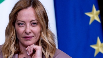 Θετικό ότι προέκυψε συμφωνία για τους δασμούς, αλλά για να κρίνω πρέπει να δω λεπτομέρειες, λέει η Μελόνι