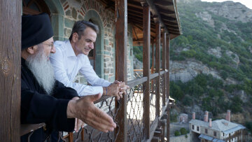 Ο Μητσοτάκης, η «ενδοσκόπηση» στο Άγιο Όρος και οι αποφάσεις για τον ΟΠΕΚΕΠΕ