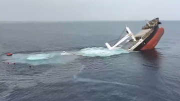 Αγωνία για τον Έλληνα ένοπλο φρουρό του Eternity C, φέρεται να τον έχουν απαγάγει οι Χούθι - Συγκλονιστικό βίντεο από την επίθεση στο πλοίο