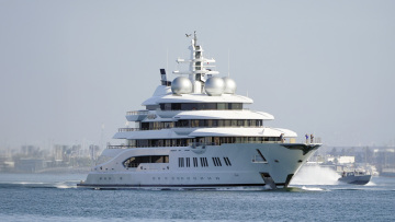 Οι ΗΠΑ βγάζουν στο σφυρί το υπερπολυτελές γιοτ του Ρώσου ολιγάρχη Κερίμοφ - Πλωτό παλάτι με ελικοδρόμιο και σπα
