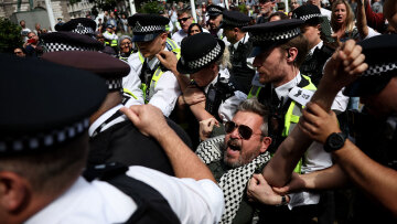 Διαδηλώσεις κατά της απαγόρευσης του δικτύου Palestine Action στη Βρετανία - Πάνω από 200 συλλήψεις, δείτε βίντεο