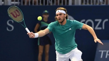 Έπαθε μπλακ άουτ ο Τσιτσιπάς στο Σινσινάτι και αποκλείστηκε με 2-1 από τον Μπονζί 