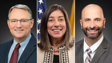 Με συνοδεία απομακρύνθηκαν από τα γραφεία τους οι τρεις αξιωματούχοι του CDC που παραιτήθηκαν