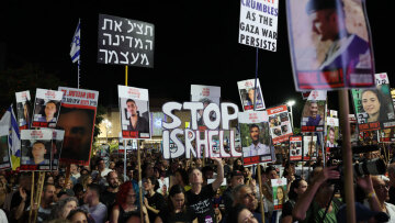 Χιλιάδες διαδηλωτές στο Τελ Αβίβ ζητούσαν από τον Τραμπ να γράψει ιστορία τερματίζοντας τον πόλεμο στη Γάζα