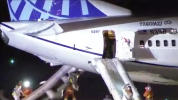 Αναγκαστική προσγείωση αεροσκάφους της United Airlines μετά από συναγερμό για πυρκαγιά - Δύο τραυματίες